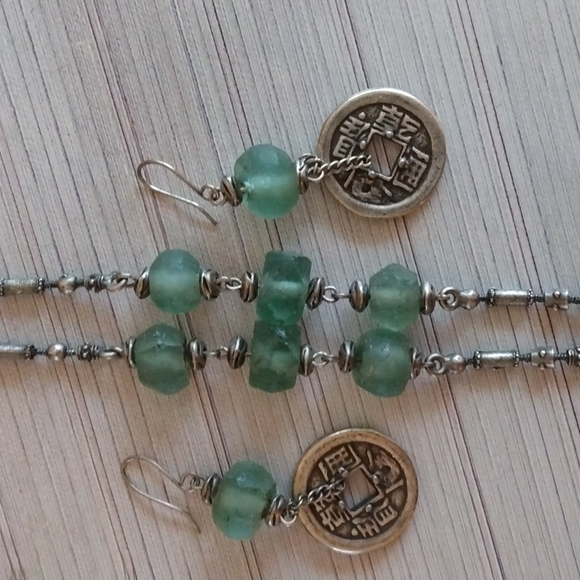 Frosted Green Glass Necklace with Matching Chinese Coin Earrings Parure - Picture 6 of 8